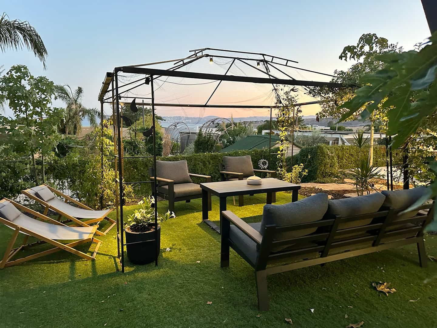 yoga-lake-view-garden-gazibo (3)