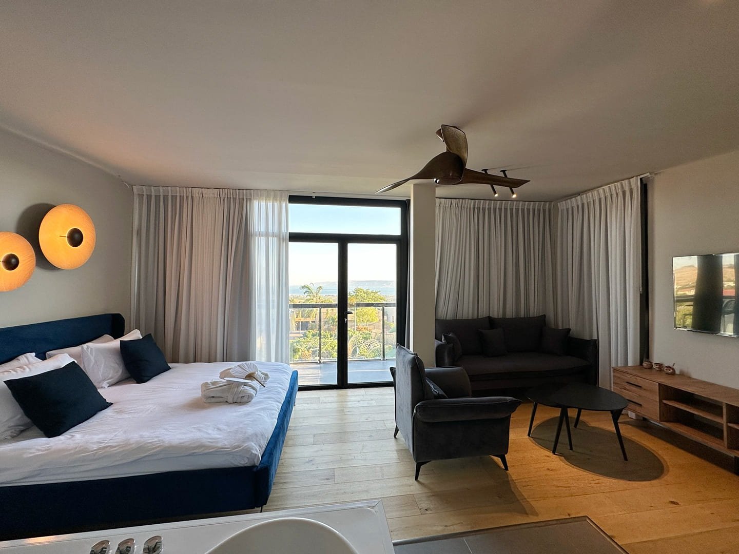 yoga-lake-view-suite-1