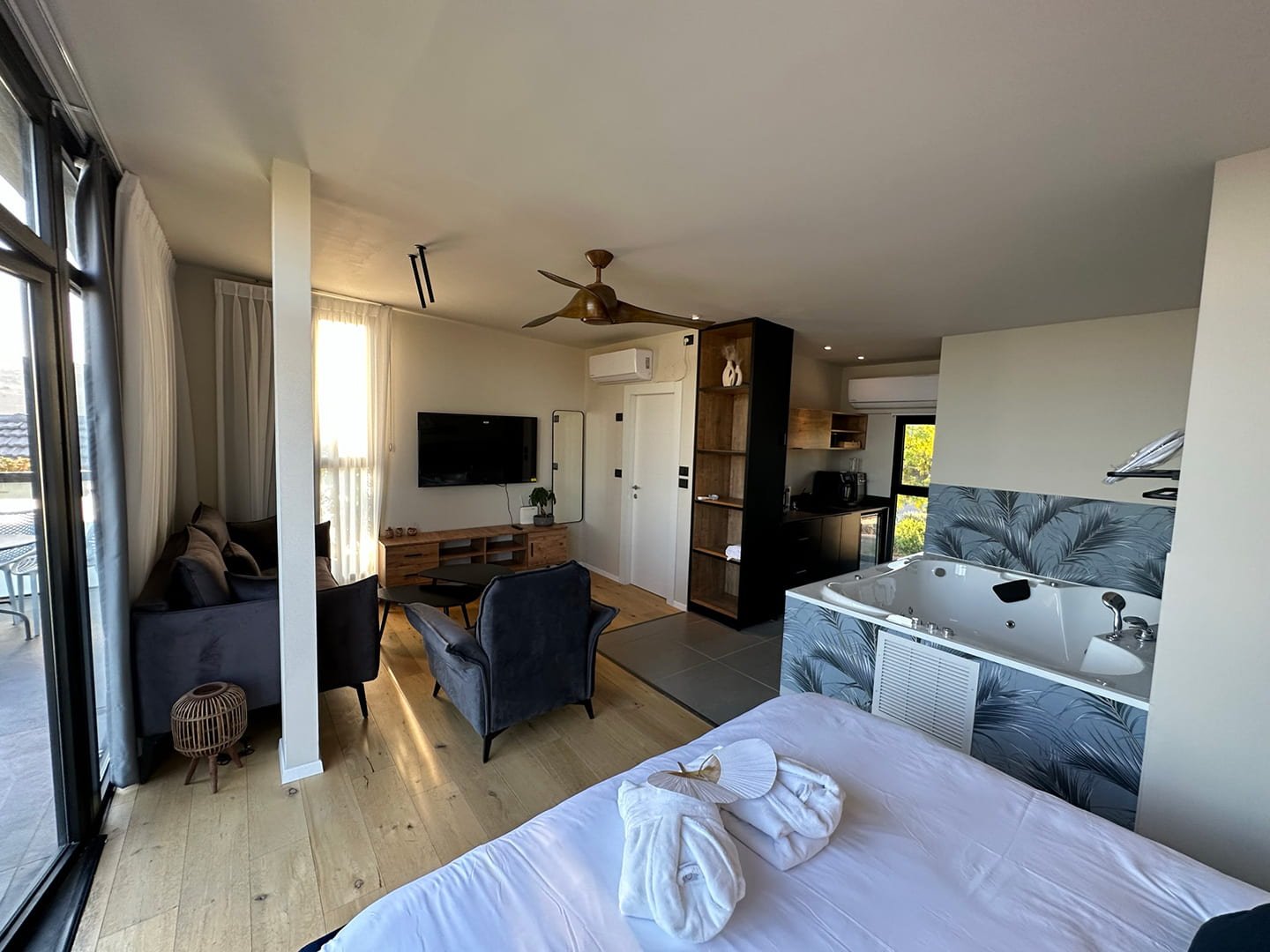 yoga-lake-view-suite-10