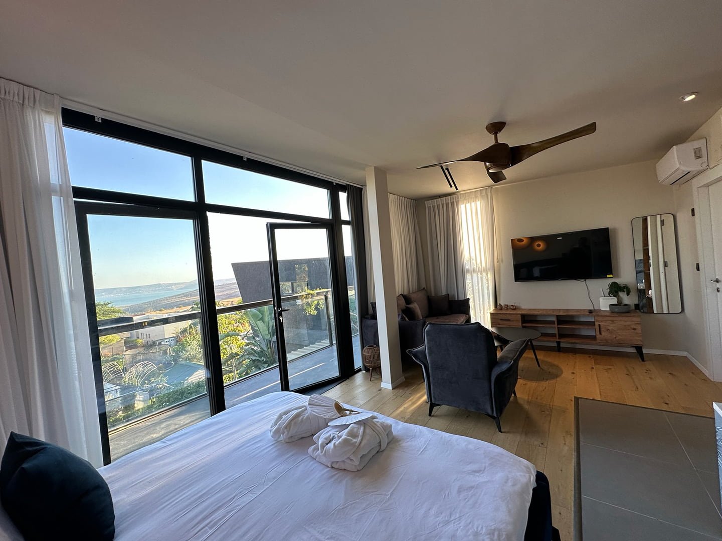 yoga-lake-view-suite-6